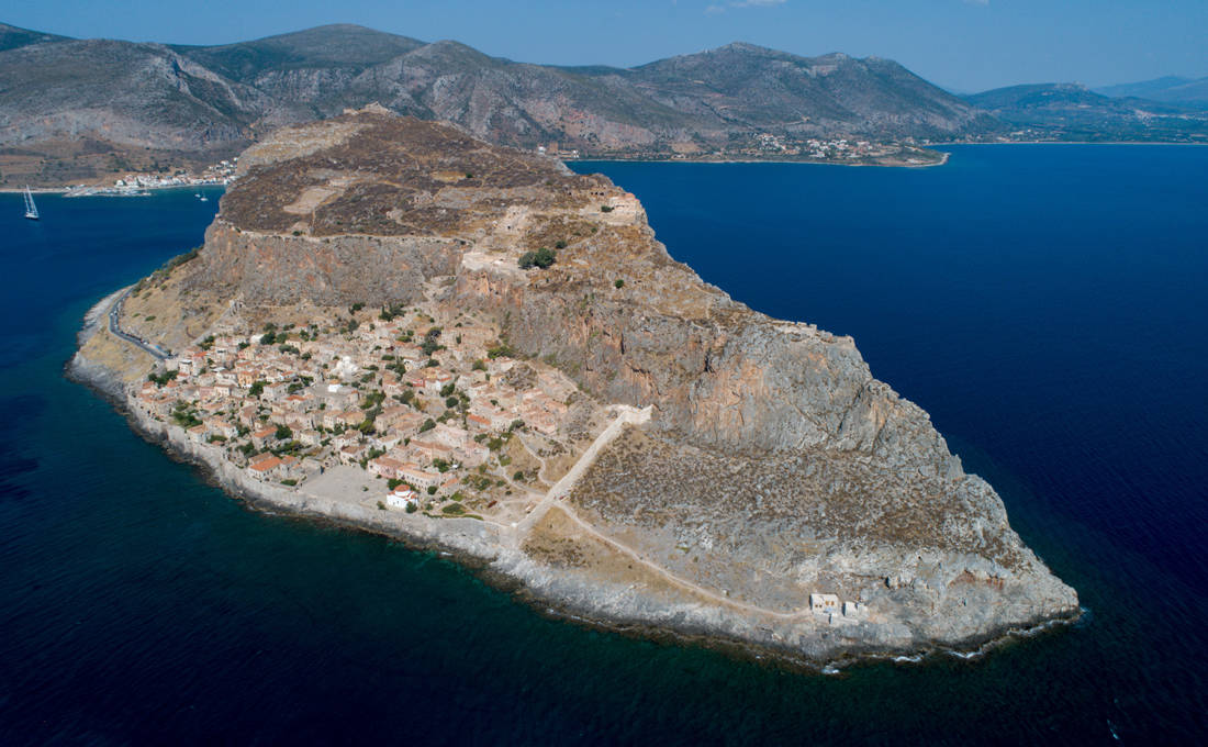 Ο βράχος της Μονεμβασιάς από ψηλά