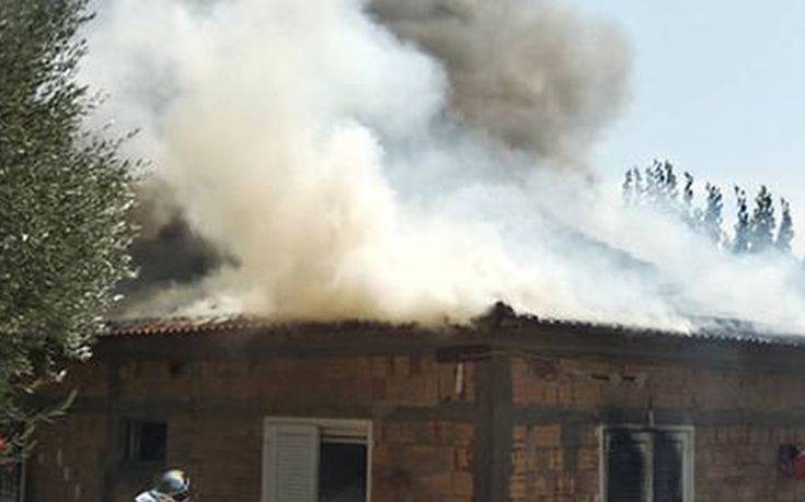 Κάηκε σπίτι στην Αμαλιάδα, κινδύνευσε ζευγάρι ηλικιωμένων