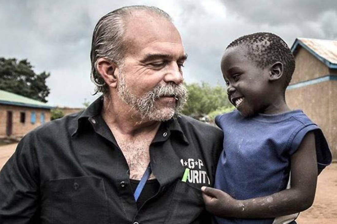 Η ζωή του Σαμ Τσίλντρες από τις ουσίες μέχρι το Νότιο Σουδάν- Η στιγμή που ώθησε έναν έμπορο ναρκωτικών να γίνει σωτήρας εκατοντάδων παιδιών στην Αφρική