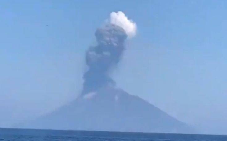 Βίντεο από την έκρηξη του ηφαιστείου Στρόμπολι ανοικτά της Σικελίας
