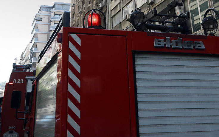 Φωτιά σε αυτοκίνητο στην Λεωφόρο Αθηνών στο Χαϊδάρι