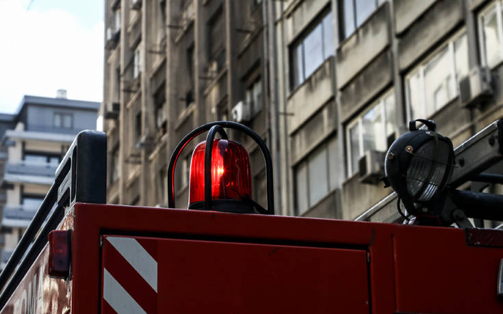 Σε εξέλιξη φωτιά σε διαμέρισμα στη Θεσσαλονίκη