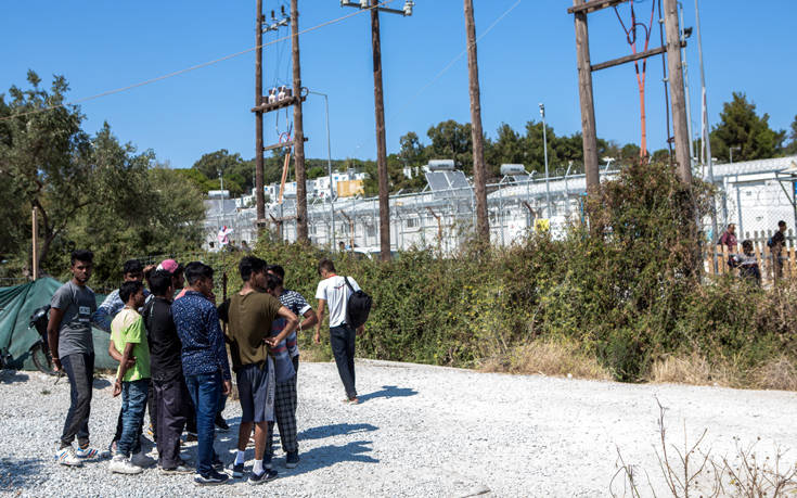 Η πρώτη αντίδραση του μέλους της ΝΔ που αποκάλεσε πρόσφυγα «πίθηκο», μετά τη διαγραφή του