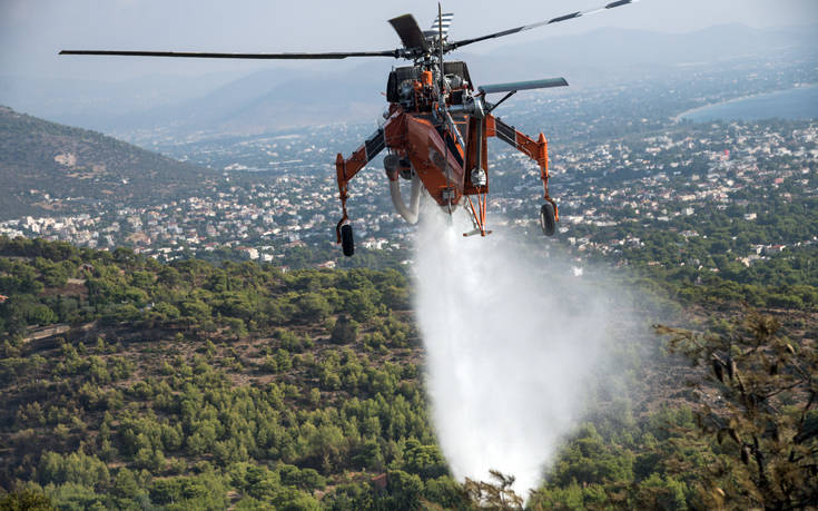 Φωτογραφίες από τη μεγάλη φωτιά στη Νέα Μάκρη