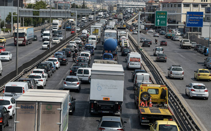 Μποτιλιάρισμα λόγω τροχαίου στην Αθηνών-Λαμίας