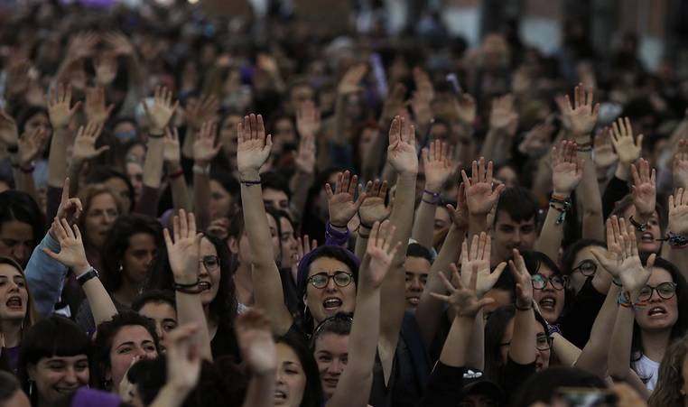 Ογκώδεις διαδηλώσεις στην Ισπανία ενάντια στη βία κατά των γυναικών