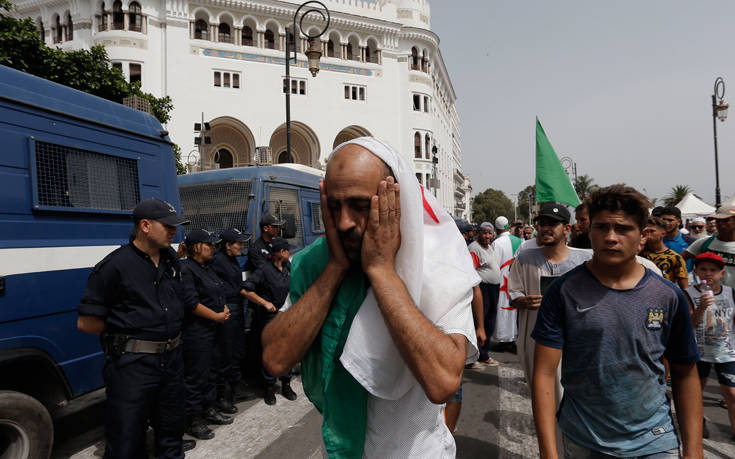 Αλγερία: Δύο άνθρωποι σκοτώθηκαν σε συγκρούσεις ανάμεσα σε διαδηλωτές και αστυνομικούς