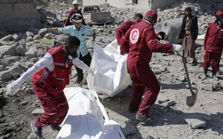 Τουλάχιστον 100 νεκροί από αεροπορικό βομβαρδισμό στην Υεμένη