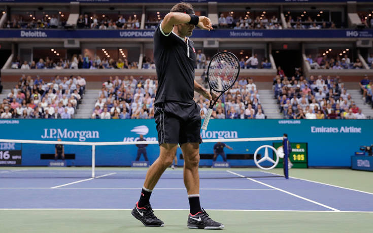 Αποκλεισμός-έκπληξη για τον Φέντερερ στο US Open, στα ημιτελικά ο Ντιμιτρόφ