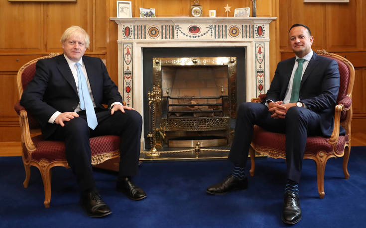 Στο Δουβλίνο ο Μπόρις Τζόνσον, καμία ρεαλιστική πρόταση για το Brexit λέει ο Ιρλανδός πρωθυπουργός