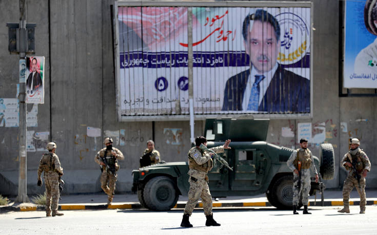 Επίθεση βομβιστή καμικάζι και ενόπλων στο Αφγανιστάν