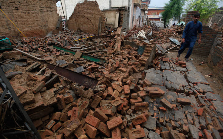 Στους 24 οι νεκροί μετά τον ισχυρό σεισμό στο Πακιστάν