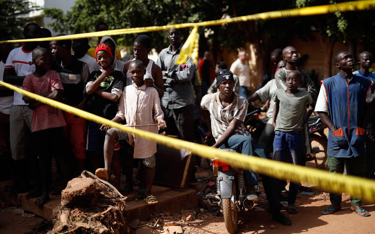 Δεκαπέντε νεκροί από κατάρρευση πολυκατοικίας στο Μάλι