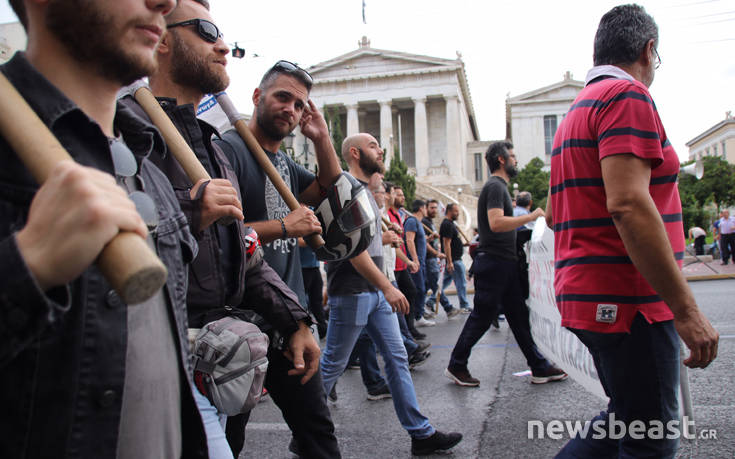 Σε εξέλιξη η συγκέντρωση του ΠΑΜΕ στα Προπύλαια, σε 24ωρη απεργία η ΑΔΕΔΥ