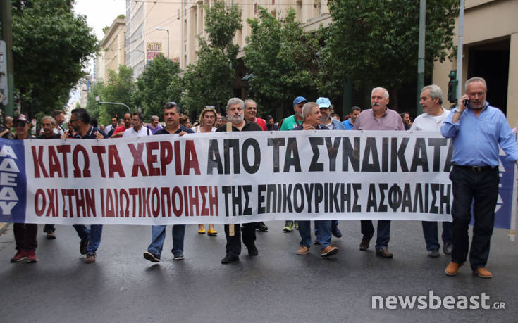 Έφτασαν στο Σύνταγμα ΑΔΕΔΥ και συνδικάτα