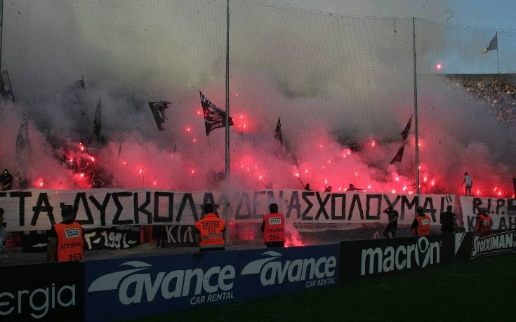 Παρέμβαση εισαγγελέα για το βίντεο με τον οπαδό του ΠΑΟΚ που εξανάγκασε μετανάστη να κάνει τον σταυρό του