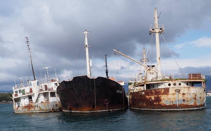 Απομακρύνονται τρία ναυάγια από την Ελευσίνα
