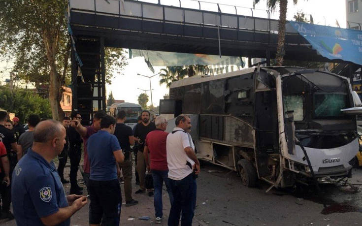 Τουρκία: Βομβιστική επίθεση σε λεωφορείο με αστυνομικούς, αρκετοί τραυματίες