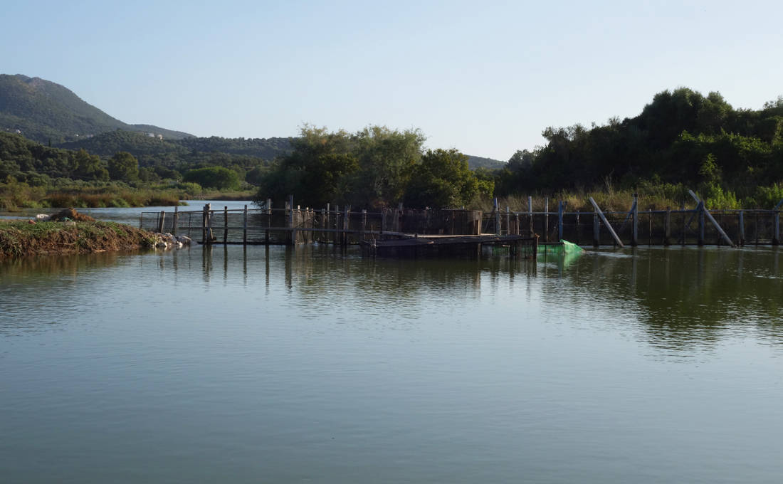 Φθινοπωρινό σκηνικό στη λιμνοθάλασσα Αντινιώτη