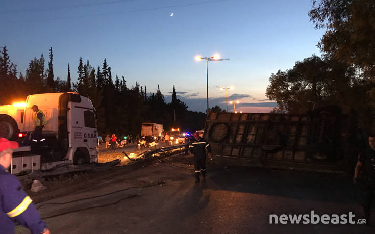 Σοβαρό τροχαίο στο Χαϊδάρι: Άνοιξε μία λωρίδα κυκλοφορίας στο ρεύμα προς Κόρινθο