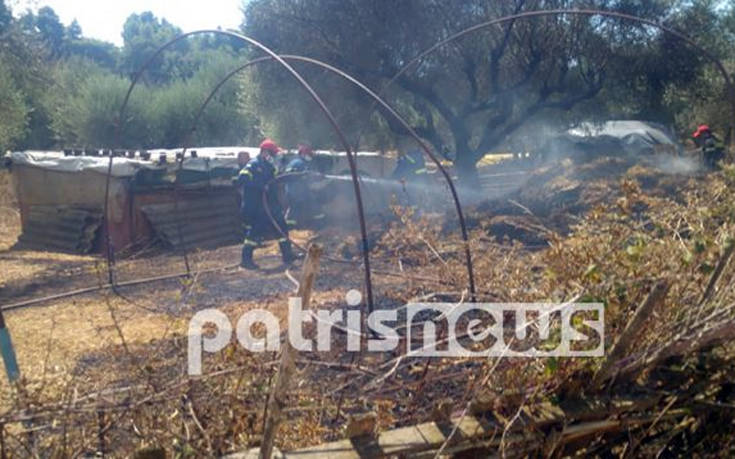 Φωτιά σε στάβλο σε χωριό του Πύργου, κάηκαν 100 μπάλες σανού