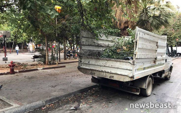 Εξάρχεια: Φωτογραφίες από την επιχείρηση ξηλώματος του «ΚΕΠ» των αναρχικών