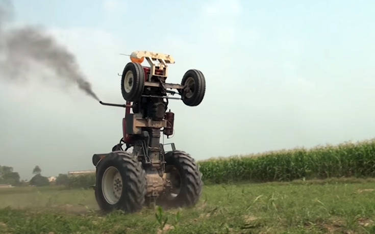 Αγρότης κάνει με το τρακτέρ του ακόμη και σούζες