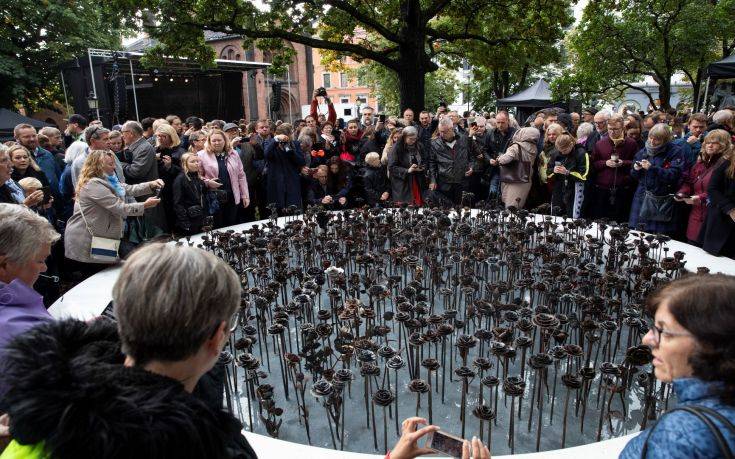 Νορβηγία: Αποκαλύφθηκε μνημείο για τα θύματα της σφαγής του 2011
