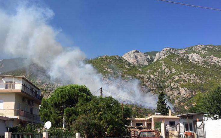 Φωτιά στο Λουτράκι: Αποπνικτική η ατμόσφαιρα στην πόλη, οι φλόγες κατευθύνονται στο μοναστήρι
