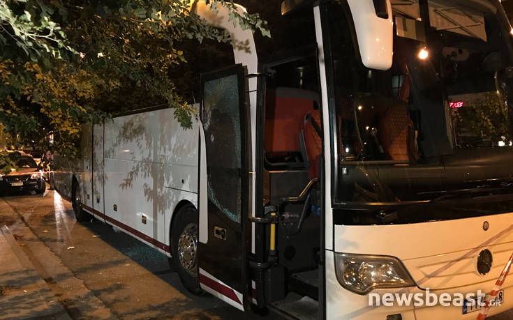 Οδηγός ΙΧ πυροβόλησε λεωφορείο έξω από κεντρικό ξενοδοχείο της Αθήνας
