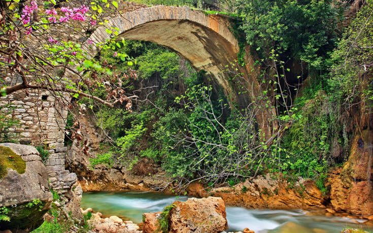 Το κρυμμένο μυστικό της Πελοποννήσου Shutterstock_1007895280