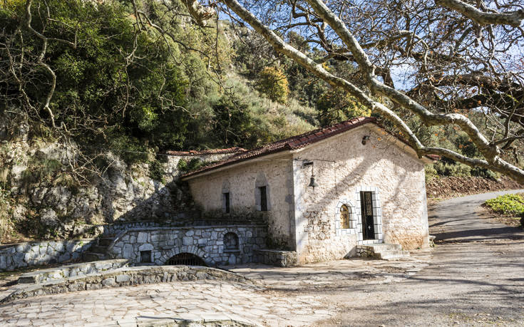 Η Δημητσάνα έχει λόγους που συνεπαίρνει τον ταξιδιώτη Shutterstock_357959546