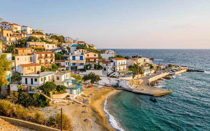Το ελληνικό νησί που εκθειάζει η Daily Mirror