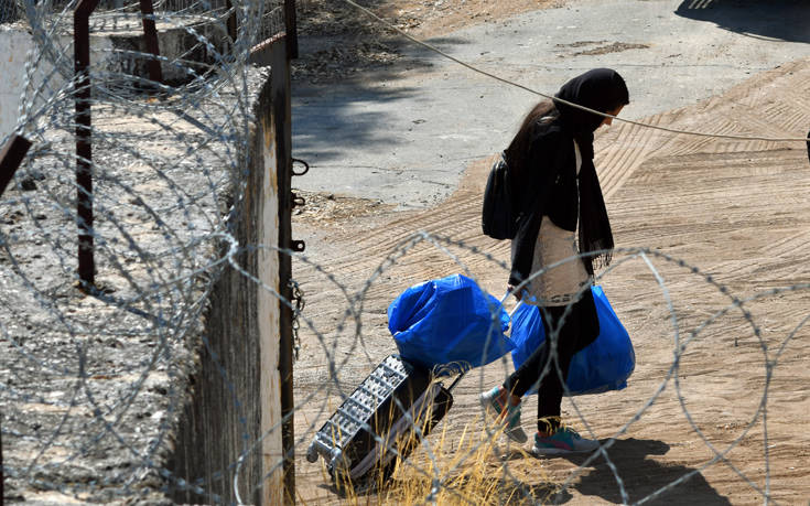 Κυβερνητικοί κύκλοι: Ανυπόστατα τα δημοσιεύματα για κλειστές δομές φιλοξενίας σε στρατόπεδα