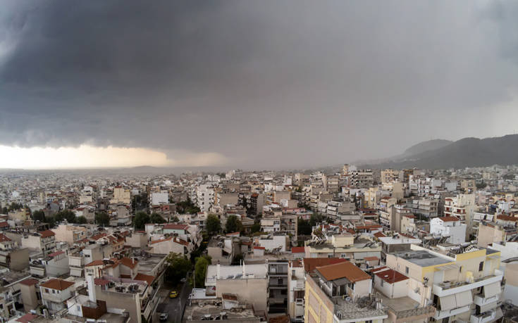 Καιρός: Το shelf cloud που «κατάπιε» τον Αττικό ουρανό