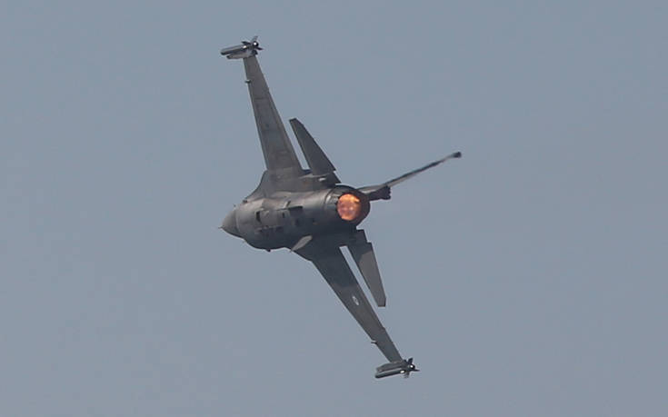 Πολεμική Αεροπορία: Στελέχη της είδαν οπλικά συστήματα που θα κάνουν ακόμη πιο μάχιμα τα F-16