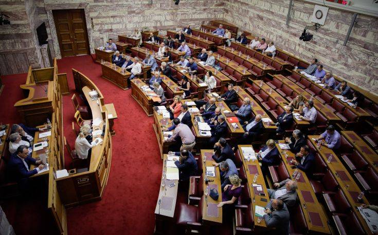 Ανέβηκαν οι τόνοι για το νομοσχέδιο που αφορά το άσυλο