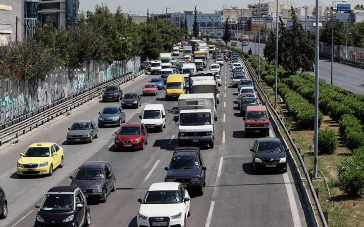 Ουρές χιλιομέτρων και τεράστια ταλαιπωρία στον Κηφισό