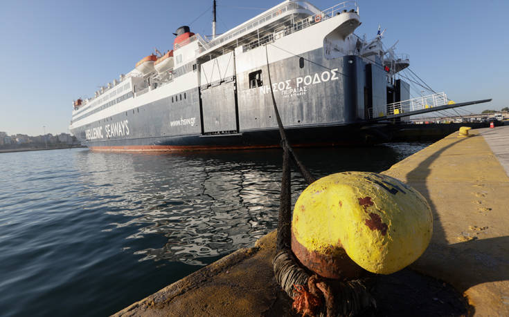 Συναγερμός στο πλοίο «Νήσος Ρόδος»: Εντοπίστηκαν 12 κρούσματα κορονοϊού