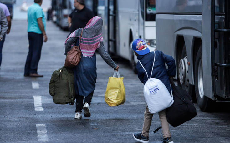 Στο λιμάνι της Ελευσίνας την Τετάρτη 389 πρόσφυγες και μετανάστες από τη Σύμη