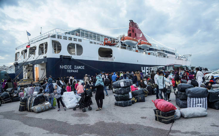 Στο λιμάνι του Πειραιά 57 μετανάστες από Μυτιλήνη και Χίο