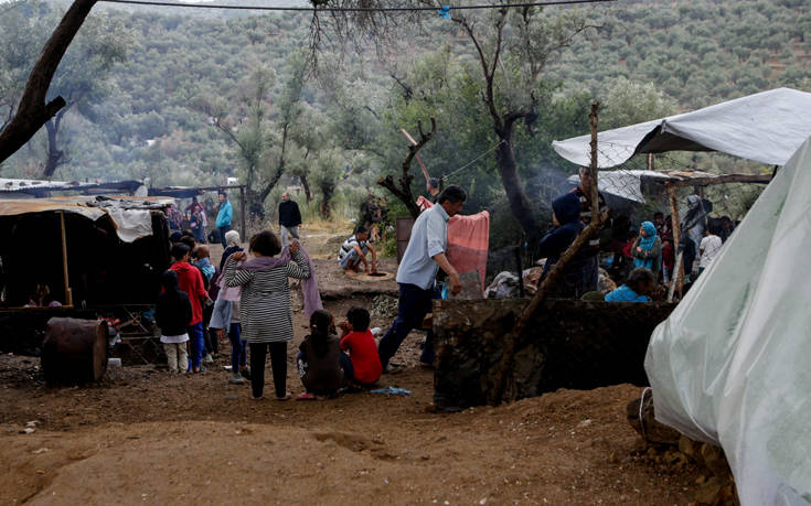 Υπουργείο Μετανάστευσης σε ΣΥΡΙΖΑ: Στο ΚΥΤ Μόριας διενεργούνται 2.000 τεστ για κορονοϊό