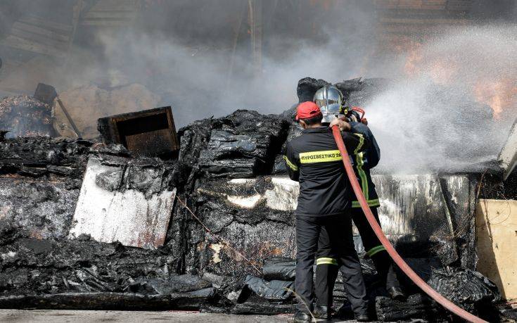 Φωτιά τώρα σε εργοστάσιο στον Ασπρόπυργο