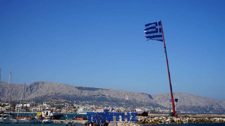 Υψώθηκε η μεγαλύτερη ελληνική σημαία στη Χίο