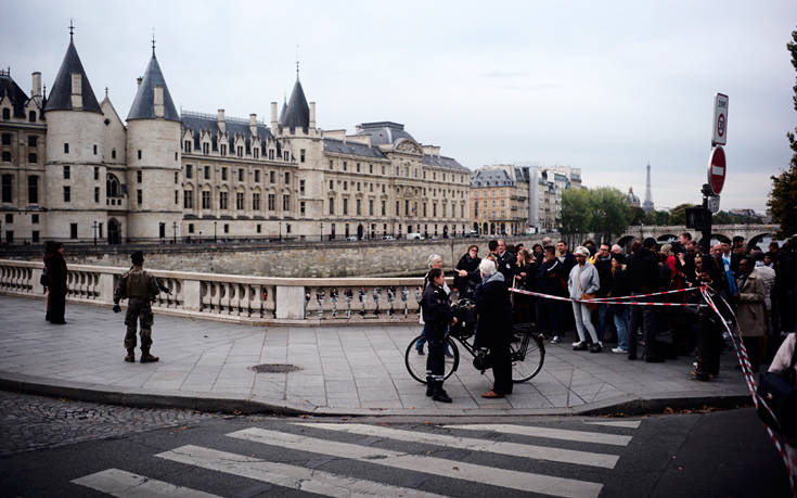 Επίθεση με μαχαίρι στο Παρίσι: Πληροφορίες για τέσσερις νεκρούς