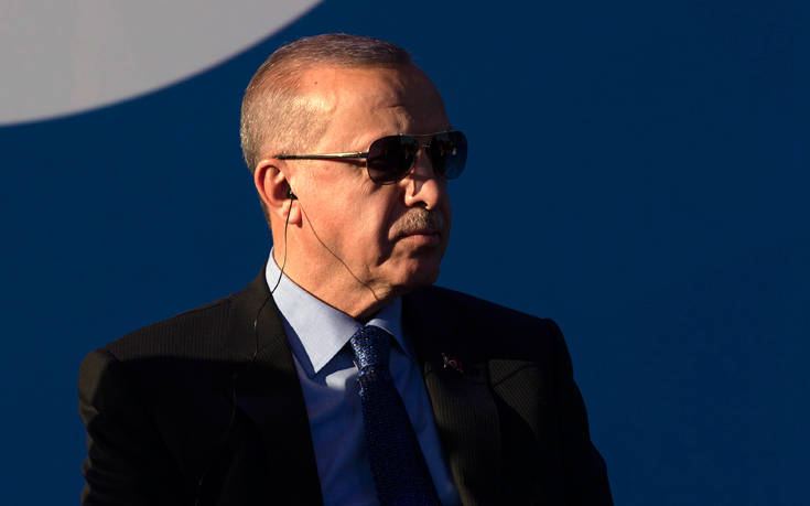 Η Τουρκία «δεν θα τερματίσει» την επιχείρησή της παρά τις «απειλές», διαβεβαιώνει ο Ερντογάν