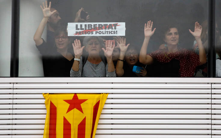 Καταλονία: Ταραχές μεταξύ αστυνομίας και διαδηλωτών μετά την καταδίκη εννέα αυτονομιστών