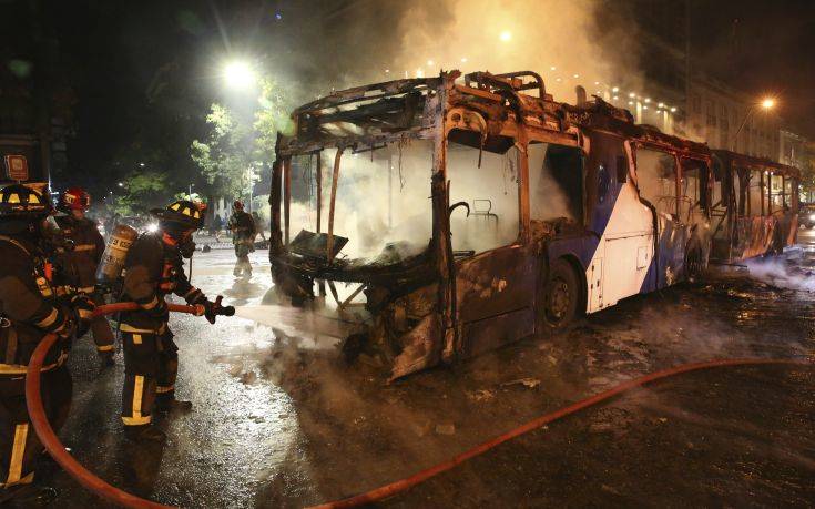 Σε κατάσταση εκτάκτου ανάγκης το Σαντιάγκο έπειτα από τις ταραχές για την αύξηση της τιμής του εισιτηρίου του μετρό