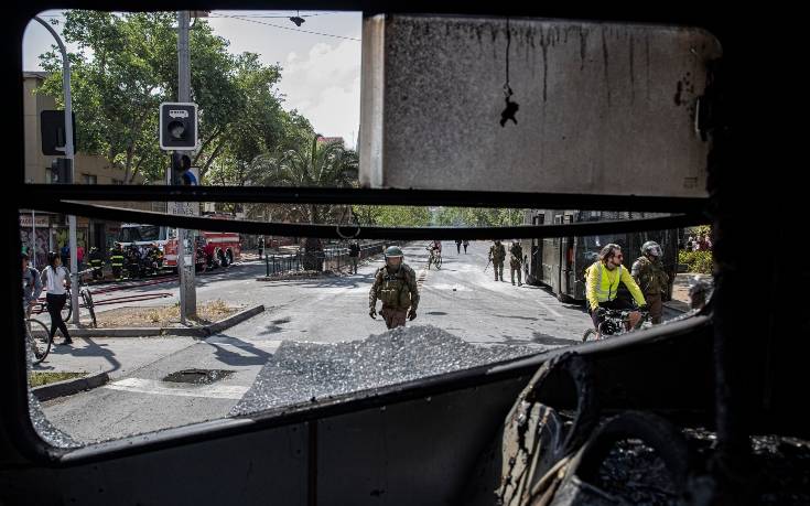 Χάος και με τις πτήσεις στη Χιλή: Χιλιάδες εγκλωβισμένοι στο αεροδρόμιο του Σαντιάγκο