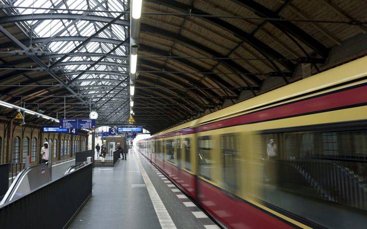 Έσπρωξαν άνδρα στις γραμμές του μετρό στο Βερολίνου και τον σκότωσαν